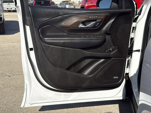 Used 2018 GMC Terrain Denali w/ Advanced Safety Package image 8