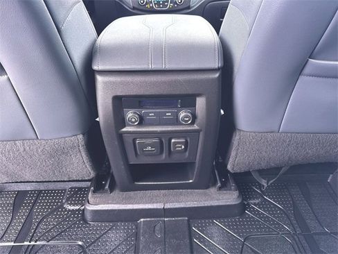 Used 2020 Chevrolet Traverse LT w/ LT Premium Package image 21