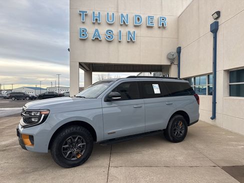 Used 2025 Ford Expedition Tremor image 1