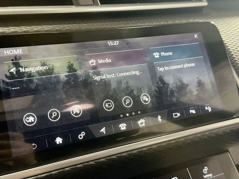 Used 2019 Land Rover Range Rover Velar R-Dynamic SE image 16