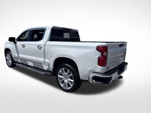 Used 2024 Chevrolet Silverado 1500 High Country w/ High Country Premium Package AWD/4WD image 3