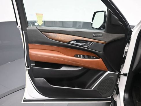 Used 2019 Cadillac Escalade ESV Luxury AWD/4WD image 9