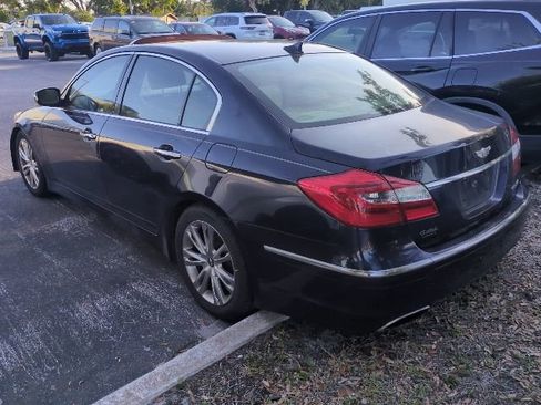 Used 2012 Hyundai Genesis 3.8 w/ Premium Pkg image 4