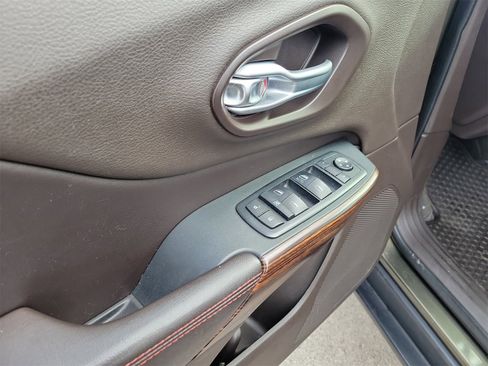 Used 2015 Jeep Cherokee Trailhawk w/ Trailer Tow Group image 19