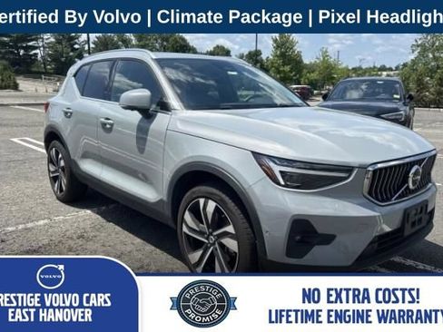 Used 2025 Volvo XC40 B5 Plus AWD/4WD image 1