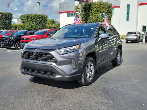 Used 2025 Toyota RAV4 XLE image 5