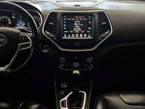 Used 2017 Jeep Cherokee Trailhawk AWD/4WD image 9