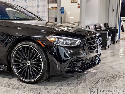 Used 2022 Mercedes-Benz S 580 4MATIC Sedan w/ AMG Line Package image 5