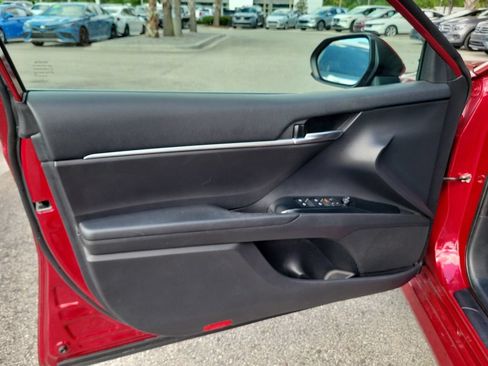 Used 2020 Toyota Camry LE FWD image 19