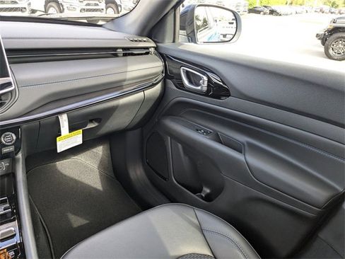 New 2026 Jeep Compass Latitude image 17