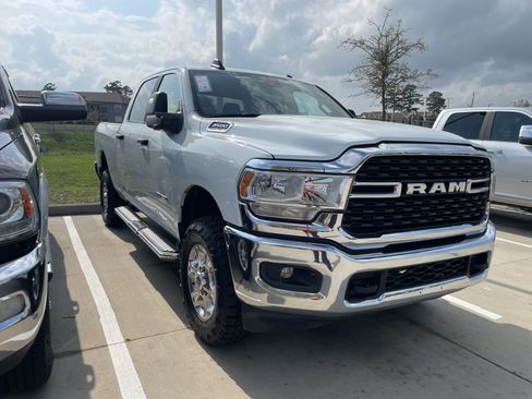 Used 2024 RAM 2500 Big Horn AWD/4WD image 3