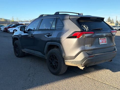 Used 2021 Toyota RAV4 XLE w/ XLE Grade Weather Package image 3