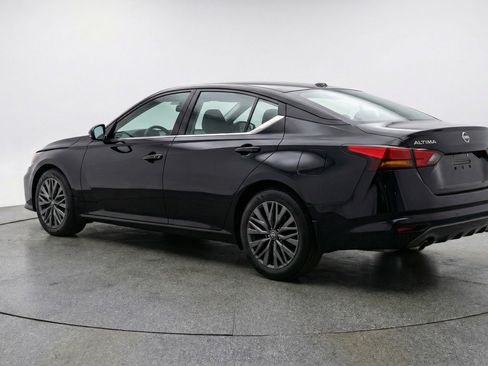 Used 2025 Nissan Altima 2.5 SV image 6