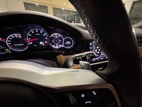 Used 2023 Porsche Cayenne image 40