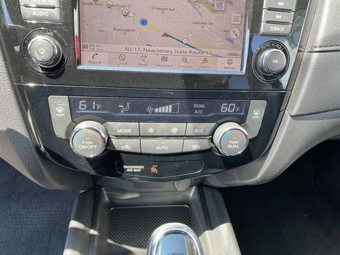 Used 2018 Nissan Rogue SV w/ Sun & Sound Touring Package AWD/4WD image 21