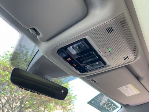 Used 2026 Volkswagen Atlas SE w/ Panoramic Sunroof Package FWD image 23