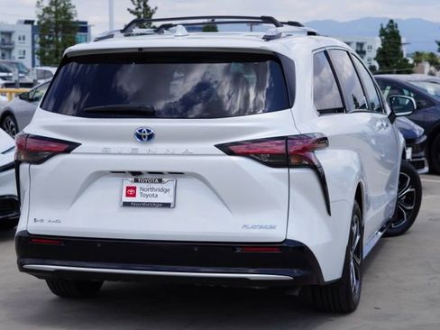 Certified 2025 Toyota Sienna Platinum AWD/4WD image 7