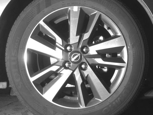 Used 2025 Nissan Versa SV FWD image 13