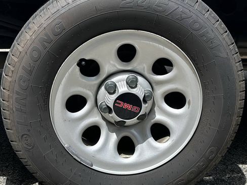 Used 2007 GMC Sierra 1500 W/T w/ Work Truck Preferred Package AWD/4WD image 12