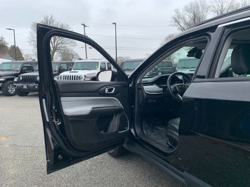 Used 2022 Jeep Compass Latitude w/ Sun and Sound Group image 15