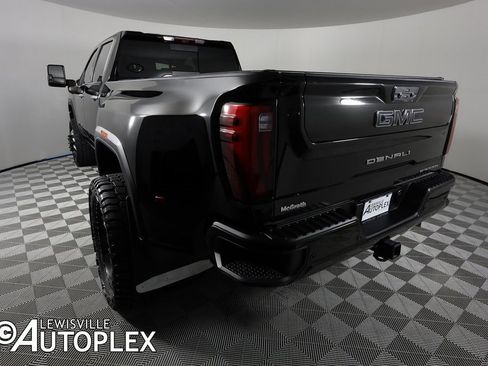 Used 2024 GMC Sierra 3500 Denali Ultimate image 9