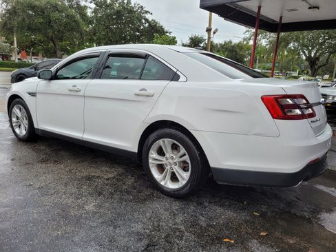 Used 2016 Ford Taurus SE image 9