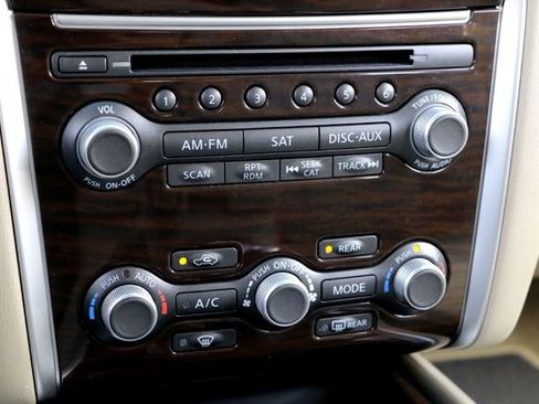 Used 2015 Nissan Pathfinder SL w/ SL Tech Package image 19