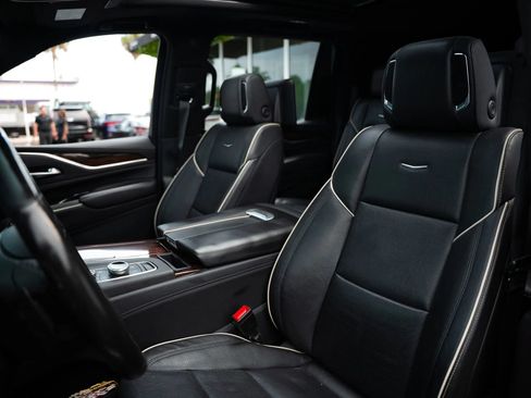 Used 2021 Cadillac Escalade ESV Premium Luxury w/ Performance Package AWD/4WD image 29