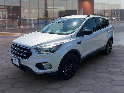 Used 2018 Ford Escape SE w/ SE Sport Appearance Package FWD image 6