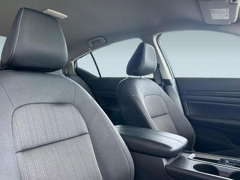 Used 2025 Nissan Altima 2.5 SV image 30