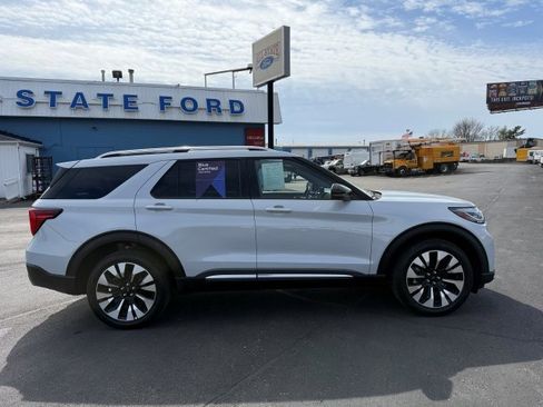 Certified 2025 Ford Explorer Platinum w/ LUX Leather Package AWD/4WD image 9