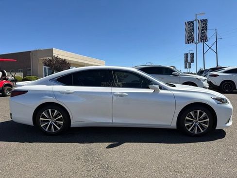 Used 2019 Lexus ES 300h w/ Accessory Package 2 FWD image 4