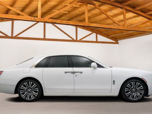 Used 2024 Rolls-Royce Ghost image 6