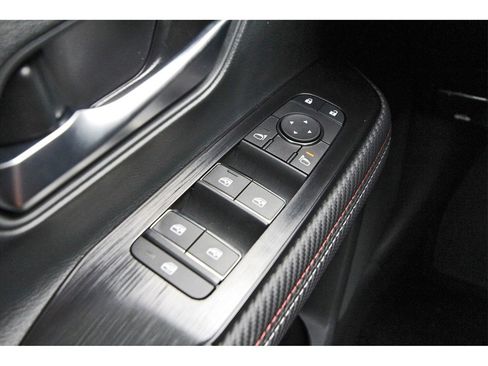 New 2025 Nissan Kicks SR image 15