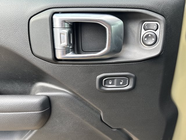 Used 2025 Jeep Gladiator Sport AWD/4WD image 14