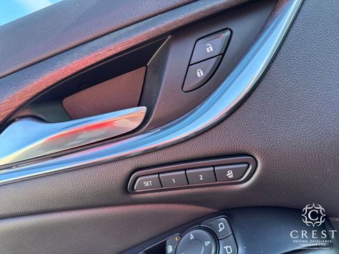 Used 2023 Buick Enclave Avenir image 10