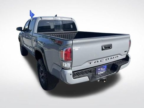 Used 2020 Toyota Tacoma TRD Off-Road w/ TRD Premium Off Road Package AWD/4WD image 7