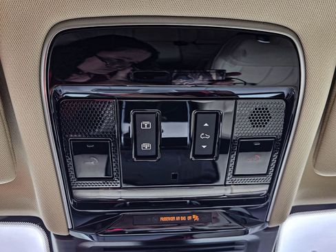 Used 2025 Land Rover Range Rover Autobiography AWD/4WD image 29