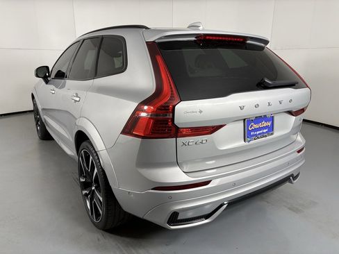 Used 2023 Volvo XC60 B5 Ultimate w/ Climate Package image 6