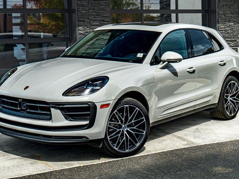 Used 2025 Porsche Macan AWD/4WD image 4