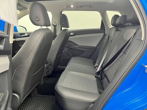 Used 2024 Volkswagen Taos SE w/ Panoramic Sunroof Package AWD/4WD image 39