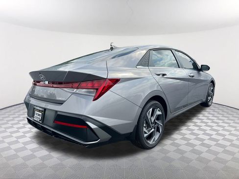 Certified 2025 Hyundai Elantra Limited FWD image 5