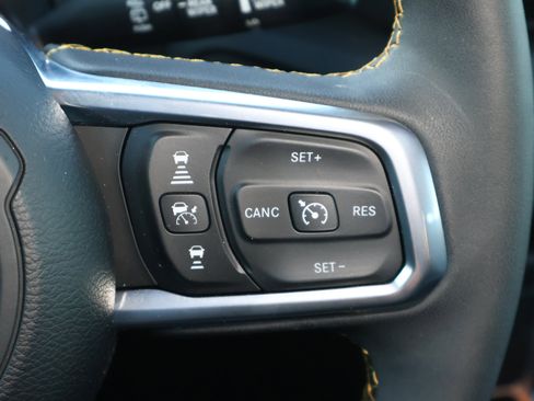 Used 2024 Jeep Wrangler Sahara image 13