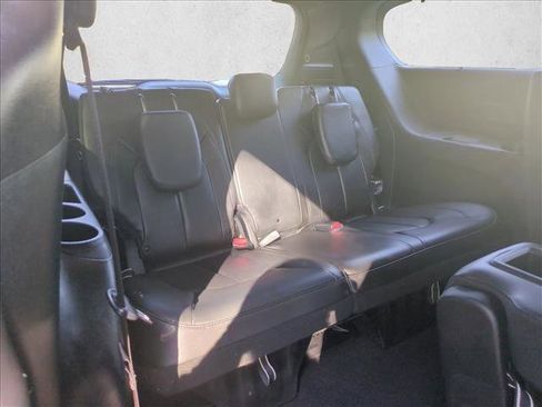 Used 2020 Chrysler Pacifica Touring-L image 20