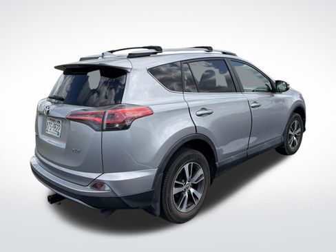 Used 2017 Toyota RAV4 XLE FWD image 6