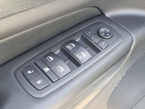 Used 2018 Jeep Grand Cherokee Laredo AWD/4WD image 22
