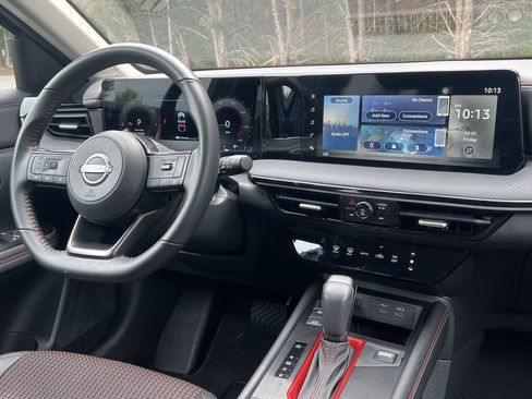 Certified 2025 Nissan Kicks SR FWD image 4