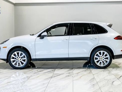 Used 2017 Porsche Cayenne AWD/4WD image 17