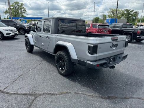 Used 2021 Jeep Gladiator Sport AWD/4WD image 2