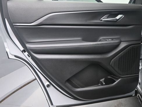 New 2025 Jeep Grand Cherokee L Laredo w/ Luxury Tech Group I image 14